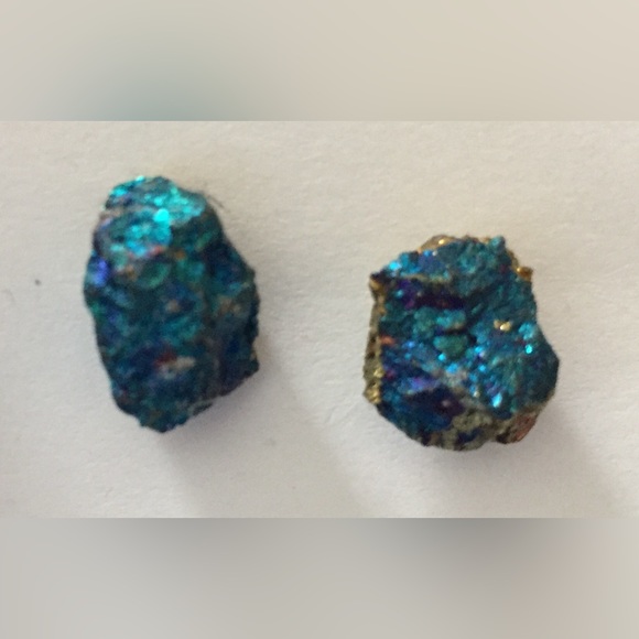 Stud earrings - Picture 2 of 2